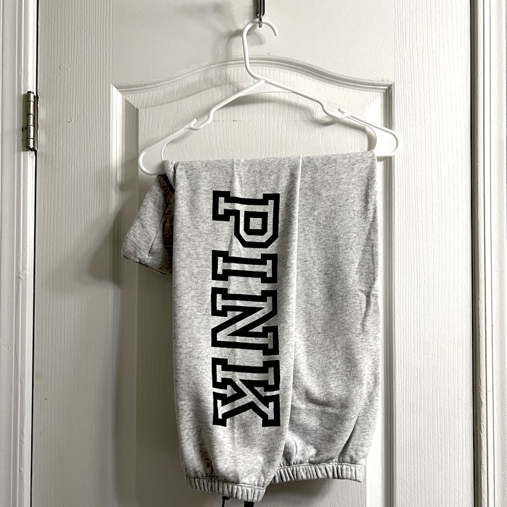 EUC - VS PINK Gray Boyfriend Sweatpants size XL🤍
